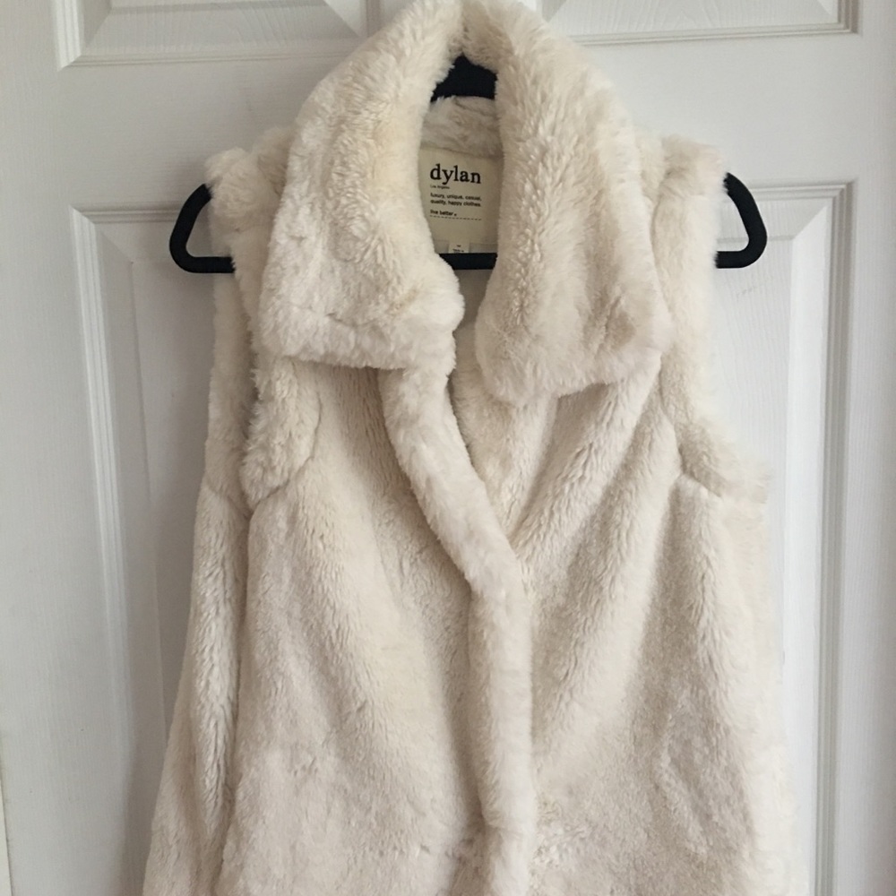 Dylan True Grit faux fur vest, cream, size medium
